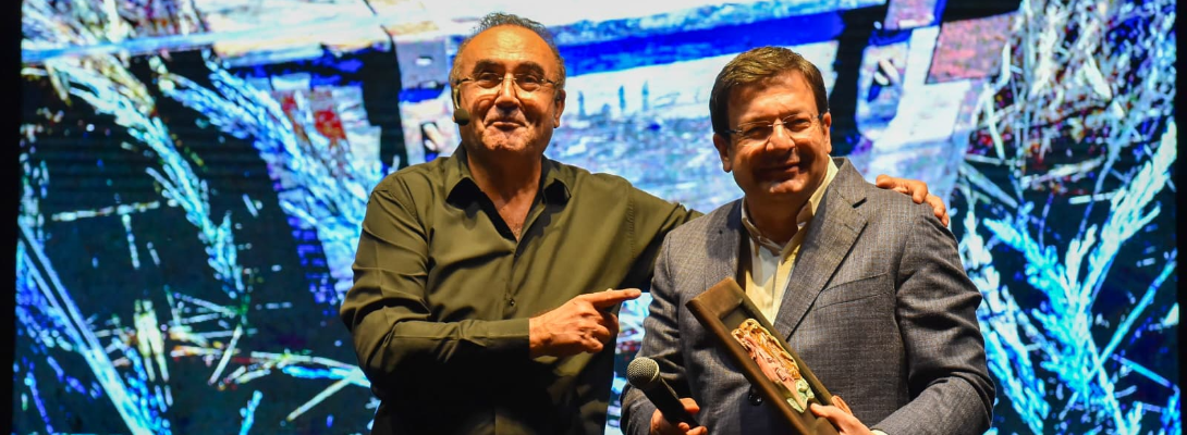 Sunay Akın'dan Büyük Alkış Alan Gösteri…