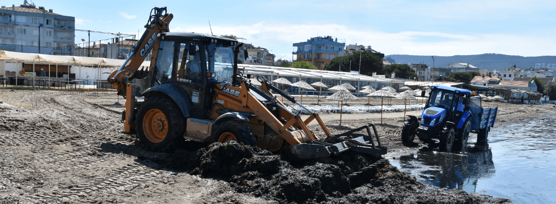 Plajlarda Temizlik Çalışmaları Devam Ediyor.