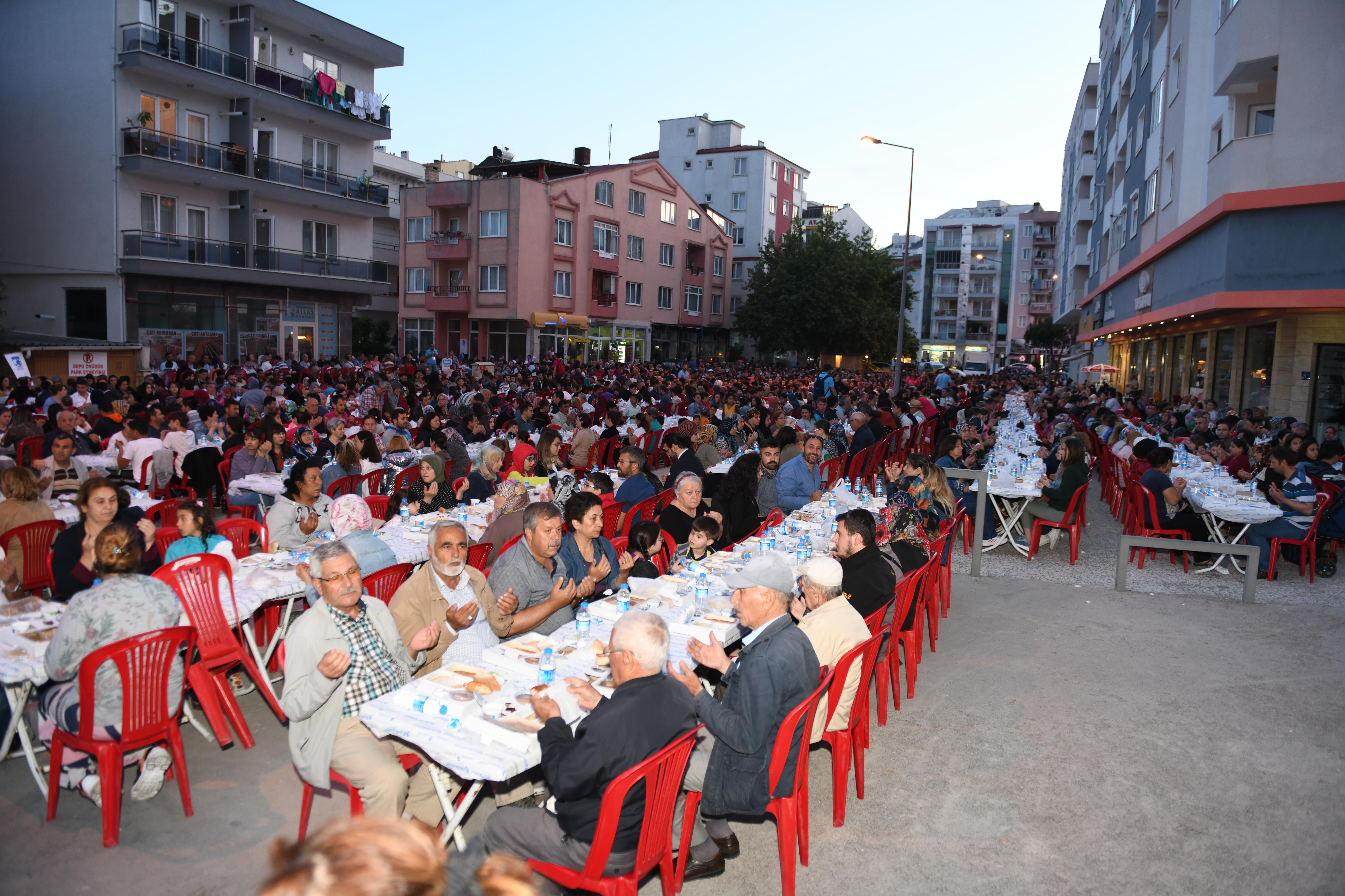 Kentliler Mahalle İftarlarında Bir Araya Geldi
