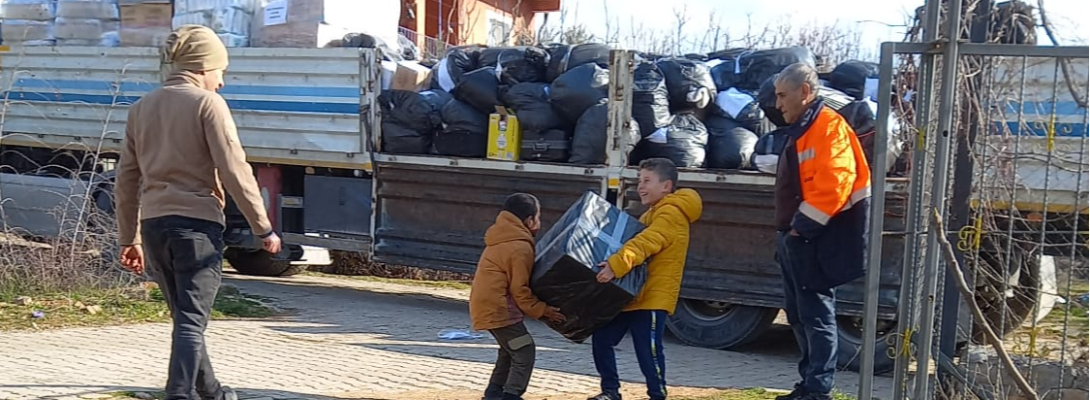 Yardım Malzemeleri İhtiyaç Sahibi Bölgelere Ulaştırılıyor