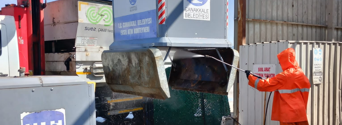 Konteynerler Düzenli Olarak Temizleniyor