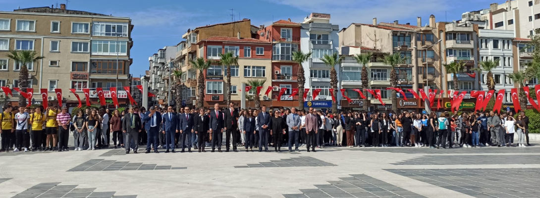 Gençlik Haftası Kutlamaları Çelenk Töreni ile Başladı