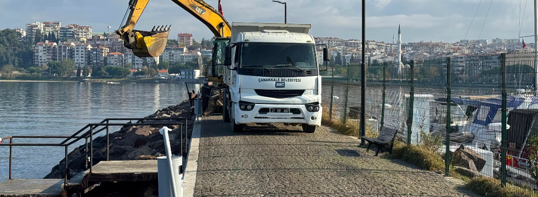 Yat Limanı'ndaki Seyir Terasları Yenileniyor