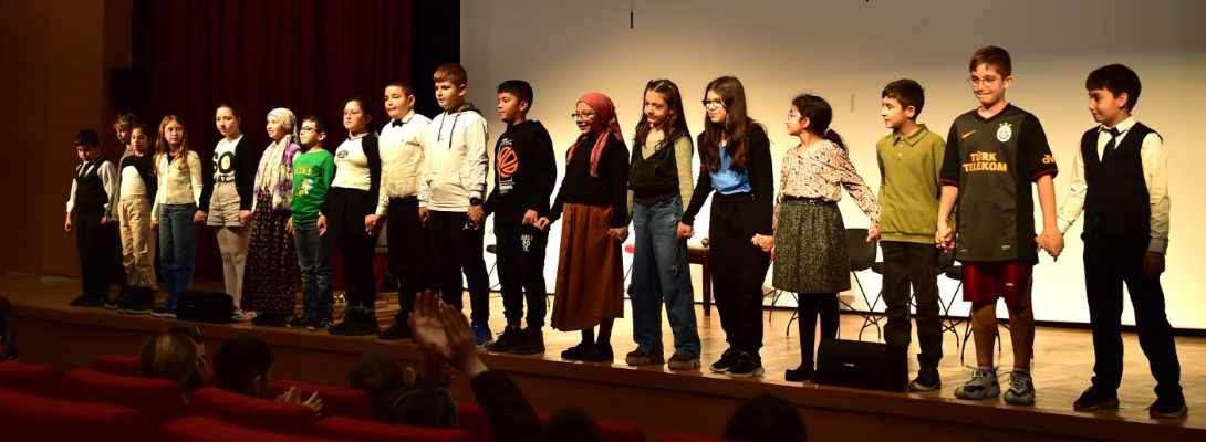 “Ah Şu Büyükler” Yeniden Sahnelendi