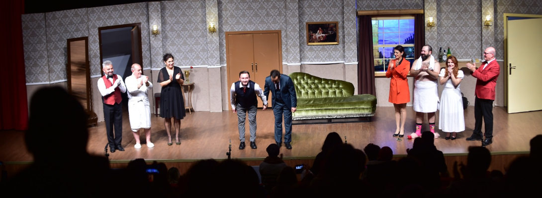 Karmakarışık Tiyatro Oyunu Büyük Beğeni Topladı