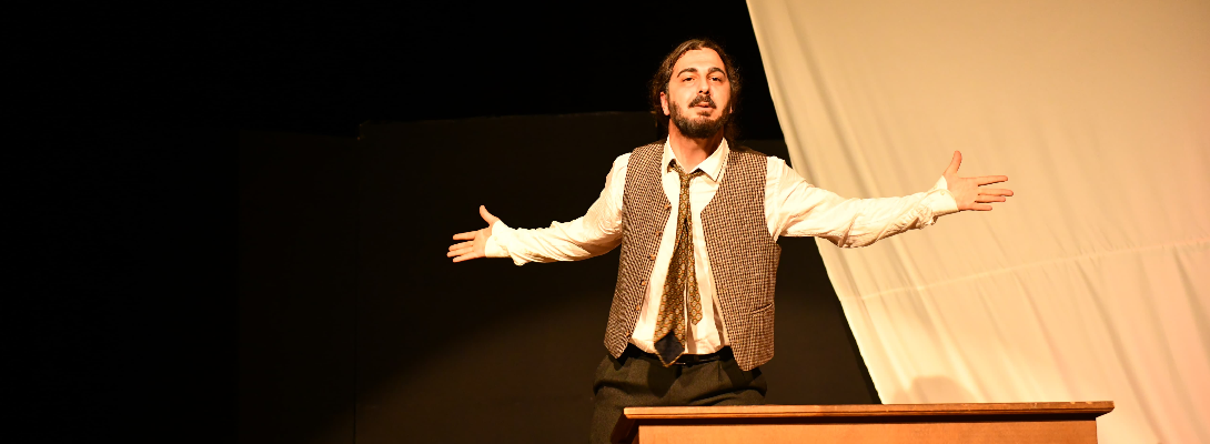 Bir Delinin Hatıra Defteri Çanakkale'de Sahnelendi