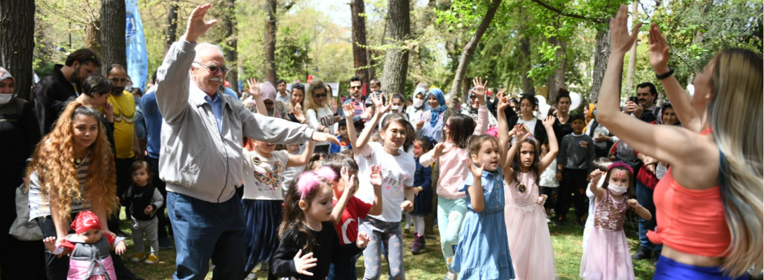 Çocuklar 23 Nisan Coşkusunu Tahta At Şenliğinde Bir Arada Yaşadı