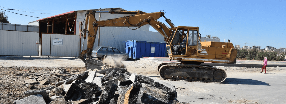 Ahmet Piriştina Caddesinde Yenileme Çalışmaları Sürüyor