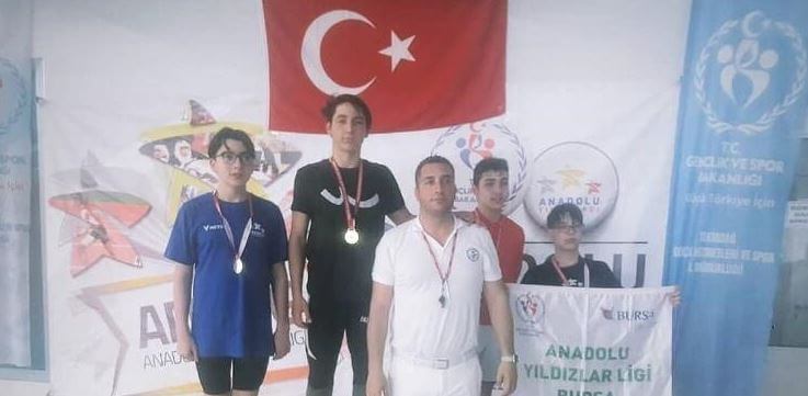 Yüzmede Çanakkale Finalde
