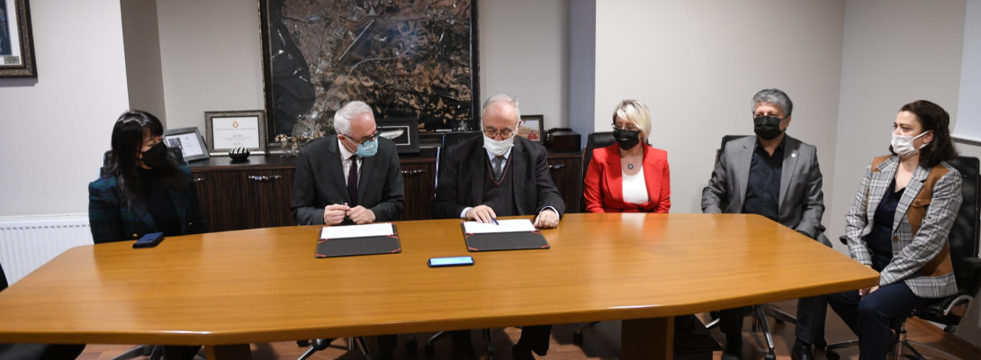 Eğitim İndirimi İçin İmzalar Atıldı