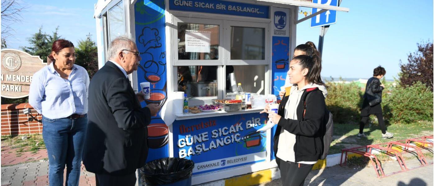 Başkan Gökhan Terzioğlu Kampüsü'nde Öğrenciler İle Çorba İkramında Bir Araya Geldi