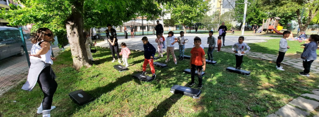 Mahallelerde Tahta At Çocuk Şenliği Coşkusu