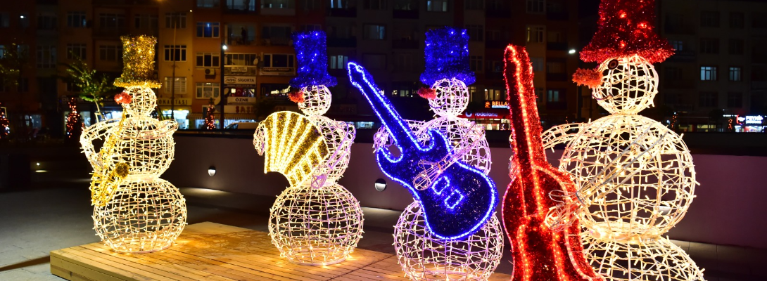 100. Yıl Meydanı Işıl Işıl…